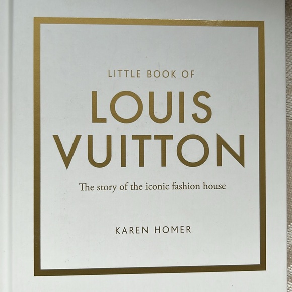 NWT COLLECTION OF FOUR STYLE BOOKS OF CHANEL, LV, PRADA AND GUCCI - Picture 7 of 8